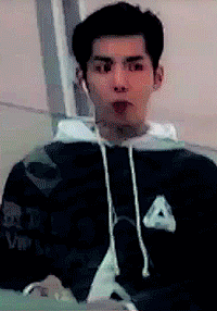 #吴亦凡# 【吴亦凡GIF】近景远景都萌翻天，凡式表情包已get√ 。。 [CR:logo&amp; NAM-STER&amp; TEDDYMOONY&amp; 牛仔控vivi&amp; CindyLee就是筱慧呀&amp; Yakult呆]