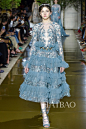 90年代吉布森女孩！祖海·慕拉 (Zuhair Murad) 2017秋冬高级定制秀，海报网带你亲临2017秋冬高定时装周