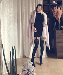 오또맘 , 운동하는 엄마  发布的 Instagram 帖子 • UTC 2017 年 12月 26 日 上午 2:32 : 9,822 次赞、 306 条评论 - 오또맘 , 운동하는 엄마  (@ohttomom) 在 Instagram 发布：“한번씩 과감해질 필요가 있는 #연말룩 #이벤트룩  저는 오늘두 집에서만 .. 집이 내 파티장이자 최고의 핫플레이스 ㅋㅋㅋㅋㅋㅋㅋㅋㅋㅋㅋㅋㅋ #집순이의비애 …”