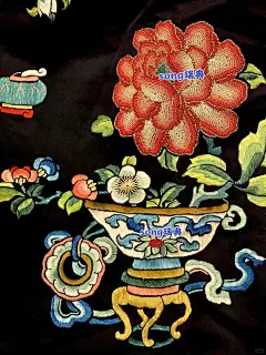 清代 宫廷 打籽绣 盘金 博古 刺绣 女挂！_3_Song 瑞典_来自小红书网页版