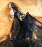 厄俄斯是古希腊神话中的黎明女神，是提坦神许珀里翁（Hyperion）与光明女神忒亚（Thea）的女儿，太阳神赫利俄斯（Helius）和月亮女神塞勒涅（Selene）的姐姐。
厄俄斯的形象为手指玫红、衣着藏红的美女，作为天空上的女神之一，有时她会长有一双羽翼。金车由双翼天
马拉驶，她用曙光遍染黎明的天空。厄俄斯以风流韵事闻名，她与群星之神阿斯特赖俄斯（Astraeus）结合生下四大风神阿涅弥伊（Anemii）、星辰诸神阿斯特拉（Astra）、正义与群星女神阿斯翠亚（Astraia）。而她与战神阿瑞斯（Are