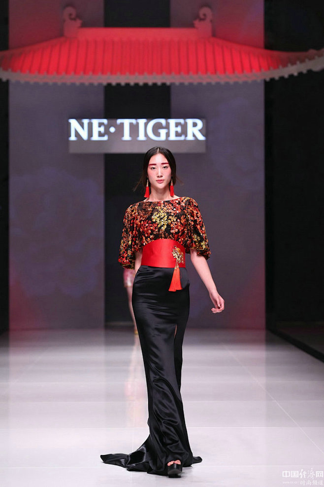 NE·TIGER“华·宋”高级定制华服发...