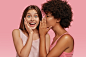 joven-negra-susurra-secreto-su-amiga-caucasica_273609-43877.jpg (1380×920)