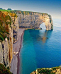 法国诺曼底诶特尔塔因其壮丽、独特的悬崖而闻名世界。诺曼底登陆二次世界大战的转折点！