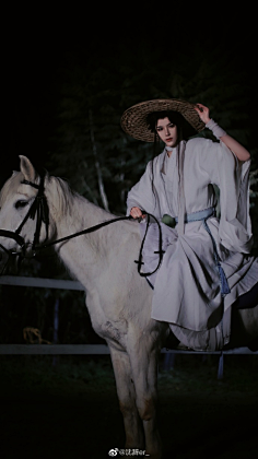 天官赐福动画超话沈辞er超话#cos##谢怜# 【卷77关】揪一套花怜