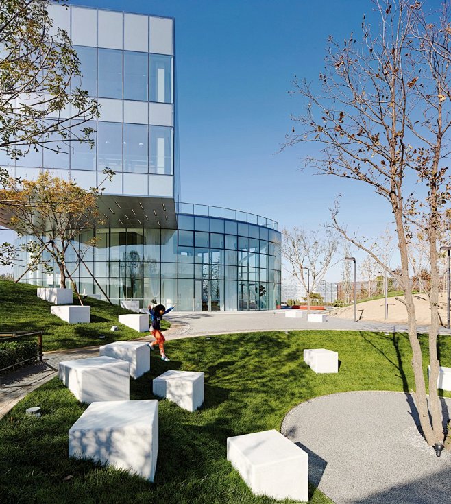 19:05:53圆形草坡环绕的下沉广场草坪地形赶考的书生同采自www