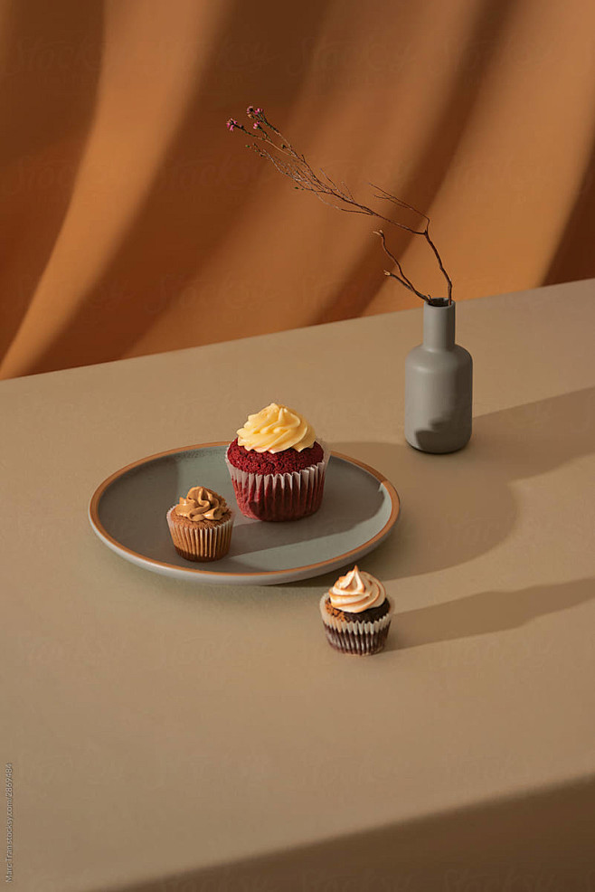 Cupcake on color tab...