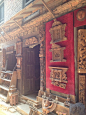 尼泊尔工匠有着很高的木雕、石雕造诣,JT