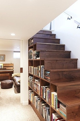 喜欢这样 的楼梯 我设计的话把书架做个小...