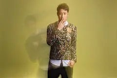 潘玮柏受邀参与海报时尚网《星妆上报》美容大片拍摄：帅了10年也不过期？！他和吴昕的恋情简直是在为直男正名！