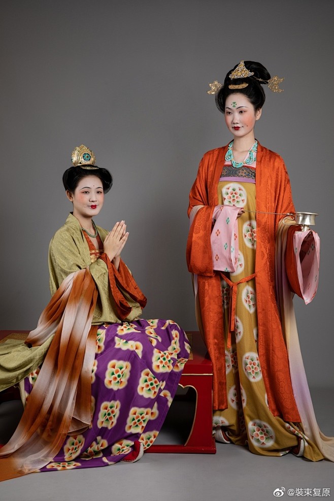 【装束复原】法门寺地宫出土服饰复原，晚唐时期宫廷便装 据法门寺地宫出土的《随真身衣物账》记载，法门寺地宫中的珍宝，为武则天、唐懿宗、唐僖宗 ...