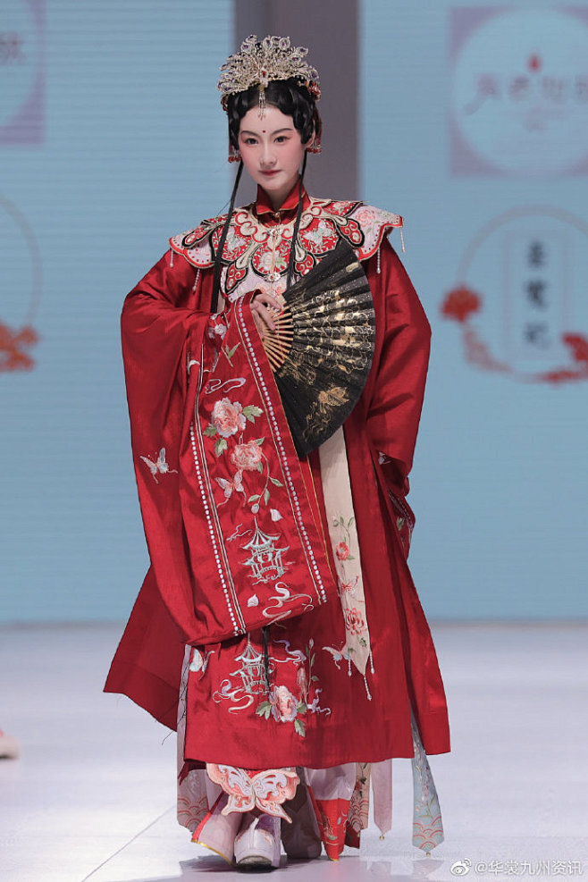 华裳九州超话 #华裳九州# #华裳秀典# 2020成都站走秀图集三十八 @有香如故汉服