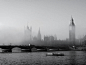 这项政策旨在为伦敦甩掉“雾都”这顶帽子。自工业革命起，伦敦便以“雾都”闻名，而大气污染并不仅与燃料结构有关，更是人口、交通、建筑高度聚集的结果。
