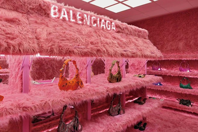 【Balenciaga最新限时快闪店，粉...