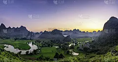 美丽的梯田梯田在日落和黎明在中庆，曹邦。