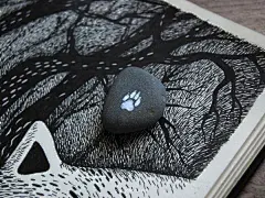来自俄罗斯艺术家Yulia Moschinetskaya 的一组手绘插画，关于漂亮的狐狸先生。细腻而又生动的一组故事，手绘涂鸦的效果非常吸引人，一同分享给大家。更多涂鸦作品，可以参阅以下文章《BIN 涂鸦本子》《咖喱 手绘涂鸦本》《Sam Yong 手绘涂鸦欣赏》。