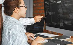 开发程序员团队阅读计算机代码开发网站设计和编码技术。