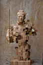 "Pixelations" - imposante Holzskulpturen von Hsu Tung Han