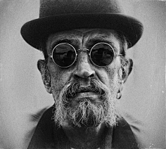 老人-花瓣网|陪你做生活的设计师 | 黑白人物头像-男