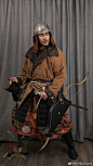 【Wei's LH Igloo】
 10th-12th Century- Man at Arms
空想造型｜中古时期｜袍服披甲武士

灵感来源:
中国古代隋唐，契丹，吐蕃等武备文化元素的借鉴和造型尝试

搭配要素一览：
*圆领袍
*皮顿项胄
*对襟直身札甲
*披袄
*佩刀
*胡禄
*弓囊以及弓箭

Overall Design：@柿子菌stargazer 

#这就是中国风##汉服##唐朝##甲胄##盔甲#