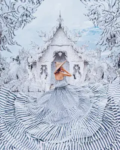 一位俄罗斯的摄影师小姐姐，在旅行的路上拍下了女孩们穿着各式各色的裙子与风景交相辉映的画面。壮美的风光，与各式各色的裙摆，真的很美了(ins:hobopeeba) ​​​​
