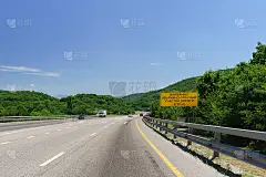一条指向俄联邦意义的道路的指针为Ð290新罗西斯克刻赤。事故多发路段700米