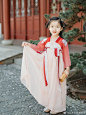 #汉服# #儿童汉服# #汉服摄影# 
图不是重点，丸子家汉服童装店要开亲子款啦！
有喜欢汉服的小姐姐吗？
想成为淘宝汉服的主拍模特？
现在丸子家成人版已经开始招承认模特啦！
要求如下：
主要拍摄古风汉服&汉元素等衣服。...展开全文c