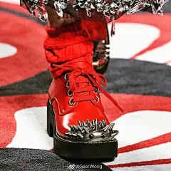 穿上这双鞋，出门公交地铁再也不怕被踩到脚趾头了
Miu Miu Ready To Wear Fall Winter 2020 Paris
hg时装插画超话 GeerWong超话 ​​​​