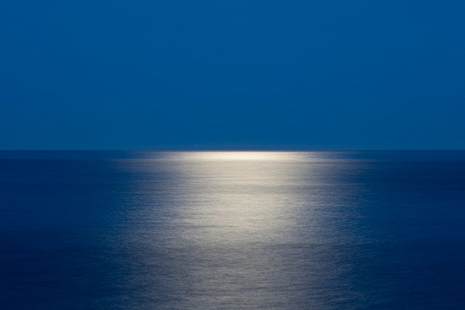 Moon Over Atlantic :...