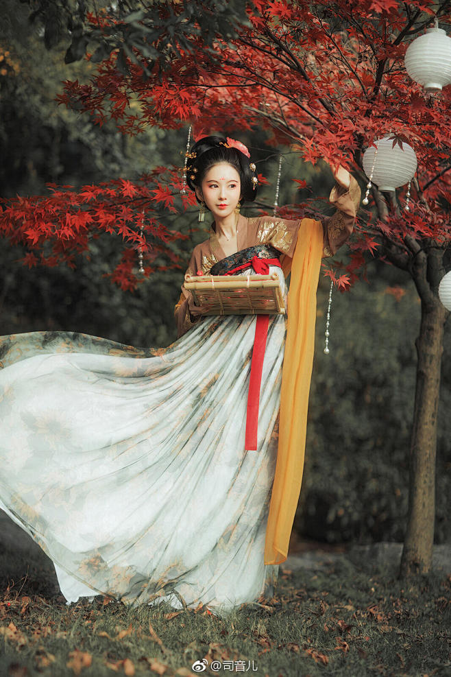 【霜红。】 出镜 司音儿 服装 阙音海棠 汉服摄影 古风写真