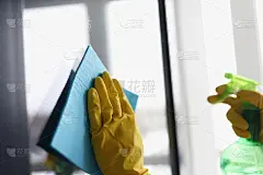 手戴手套用超细纤维洗涤玻璃