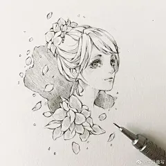 就问问你喜欢哪一张？！！
超美的自动铅笔手绘 ❤️ 动漫女孩头像线稿（出自ins作者：yiing ko）

#插画# #动漫# #头像# ​​​​