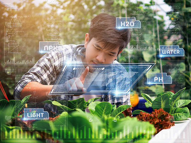 年轻聪明的亚洲农民在他的智能农场使用Ar,Vr,3d投影玻璃技术。