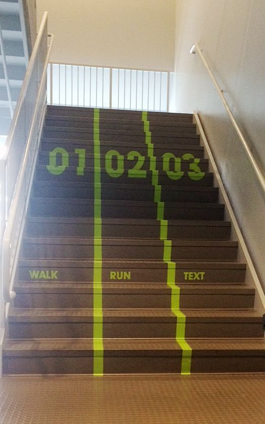 犹他州谷大学为忙碌的楼梯建立发短信通道
