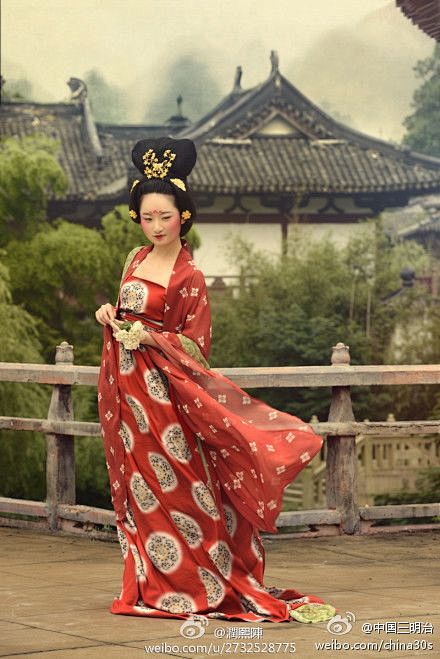 汉-曲踞

唐-齐胸襦裙

唐-齐胸襦裙...