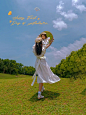 油画田园风婚纱照小众独特创意满分 : 森系婚纱照|外景婚纱照|油画婚纱照|动漫婚纱照 . 明朗艳丽的阳光 充满生命力的世界  白云飘飘☁️ 百草丰茂 这里留下新人的欢声笑语 有追逐嬉戏的身影 还有定格在时光相机中的柔情蜜意 －－－－－
