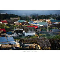 雾起临江屯_内蒙古_黄河上下_光影天下_数码生存-小林的摄影设计手绘文字