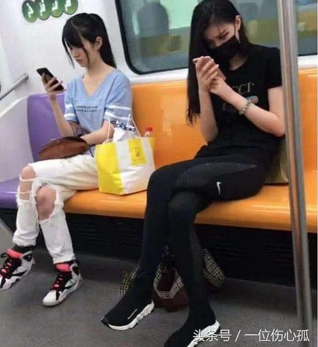 地铁上偶遇清纯可爱的美女，却不敢搭讪，网...