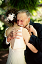 当孙女出嫁的时候，那位看着你长大的爷爷一定是感慨万千……好好的给他一个拥抱……