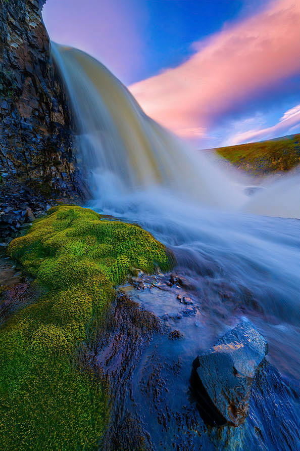 绵绵细水瀑布流风景美图