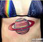 一款女性胸部星球纹身图案推荐 图案