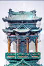 【山西博物院藏· 明代楼阁形琉璃脊刹】脊剎位于中国古建筑屋顶最高的正脊的正中位置，与两侧的鸱吻起到协调装饰作用。 ​​​​