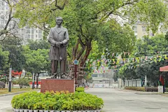 孙逸仙铜像校园建筑风景摄影图