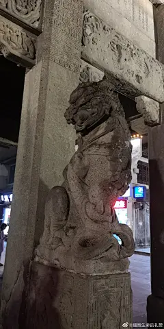 昨晚翻相册的最大感受就是我对石狮子是真情实感喜欢过的——就是拿它们做的表情包实在太沙雕了……
啊当然现在它们看起来依旧很可爱！
p1-p3 徽州古城
p4-p7 潜口民宅
p8-p9 唐模村 ​​​​