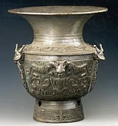 龙年赏龙：有关龙的文物(7/22)  【龙虎铜尊  商 盛酒器】高50.5厘米，口径44.9厘米，足径24厘米 1959年安徽阜南出土 中国历史博物馆藏品 。@北坤人素材