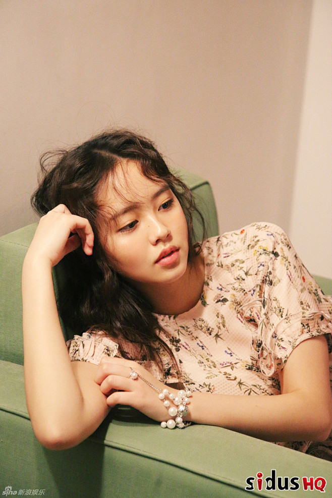 组图韩星金所炫演绎轻熟性感蓬乱卷发小迷离韩国演员金所炫最新写真