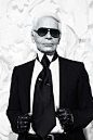 Karl Lagerfeld被誉为“时尚大帝”，从设计师到出版人他的工作几乎涵盖时尚产业的方方面面，他投身时尚产业逾50年，在半个世纪中他见证了时尚圈的风云变幻却始终独占时尚制高点，他用他的妙手成功让FENDI、CHANEL成为最著名的奢侈品牌。他万年不变的银色马尾、遮面黑超已经成为经典的符号，他精通英、法、德、意四国语言，72岁的他至今还精力充沛的工作，在属于Karl Lagerfeld的时代他用满溢的灵感将自己一步步推上时尚神坛。