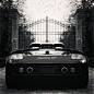 Porsche Carrera GT, Mansion Gates
#超跑#