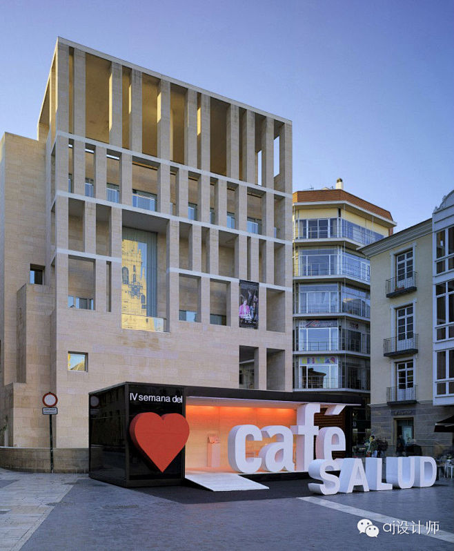 “咖啡馆”的立体的临街建筑构造了立体的正...