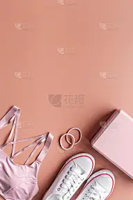 运动员与女性服装和运动鞋，俯视图